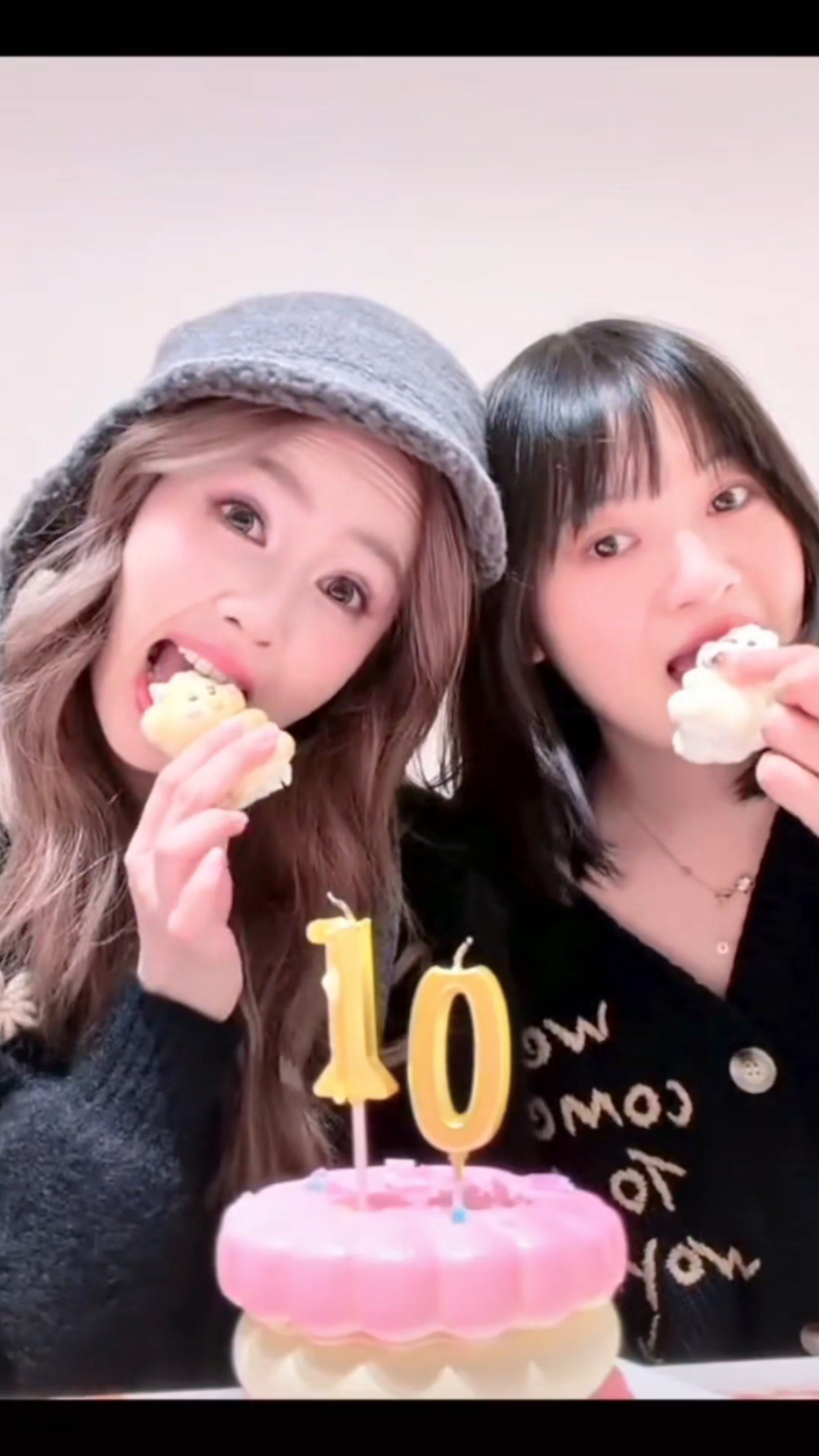 白鹿庆祝和闺蜜相识10周年