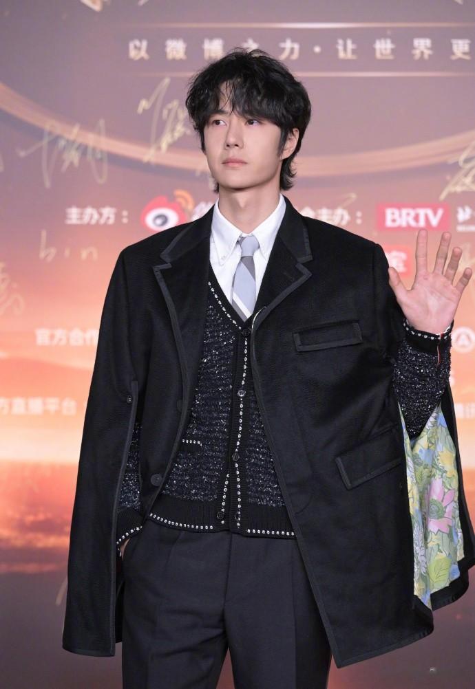 明明长相“普通”,却被粉丝吹上天,这几位男星脸不红么?