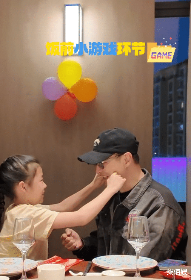 汪峰庆父亲节,二女儿罕露面,但他还是跟章子怡生的俩孩子更亲近