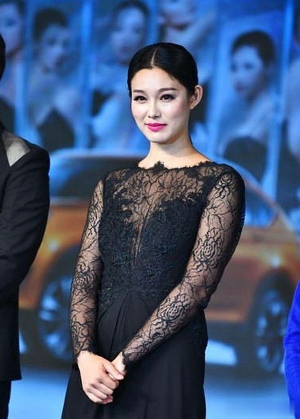 于娜治好了容貌焦虑?曾是惊为天人的“岩女郎”,缘何高开低走