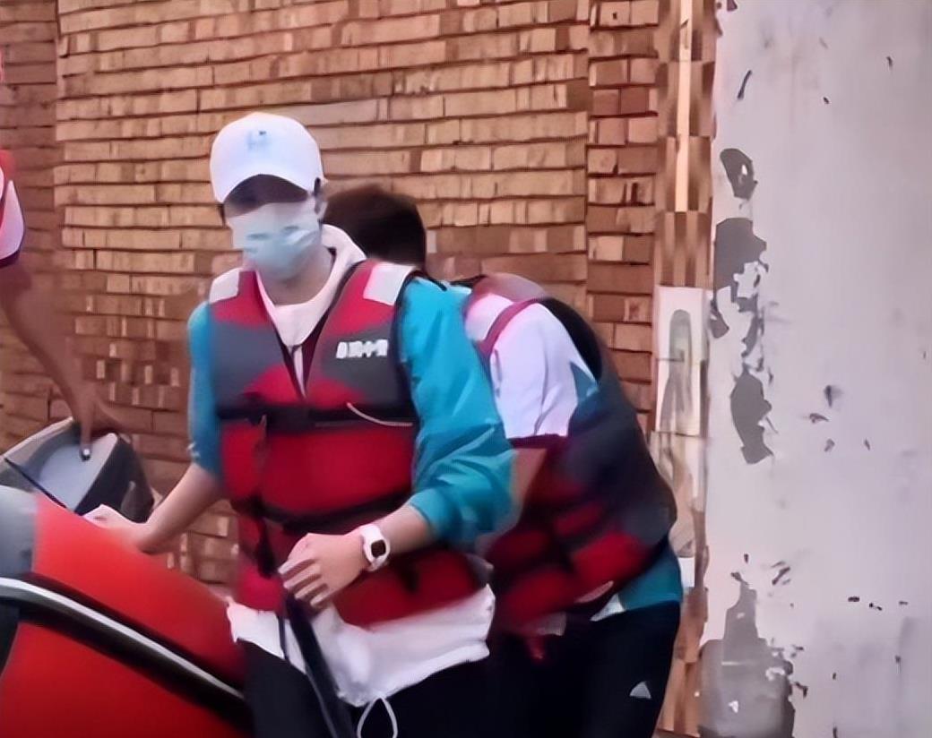 刚被曝所占乐华收入比，王一博就被传已离开乐华！