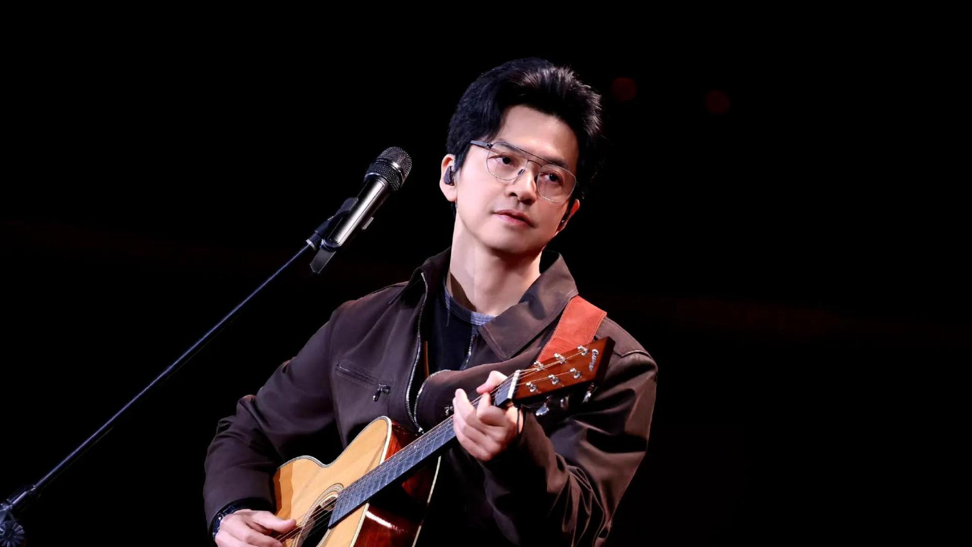 哇塞！肖战惊喜现身李健演唱会，人气爆棚，现场反应太疯狂啦！