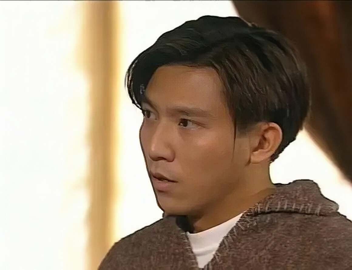 香港知名演员感情状况成谜，和同性好友传绯闻，因得罪高层遭雪藏