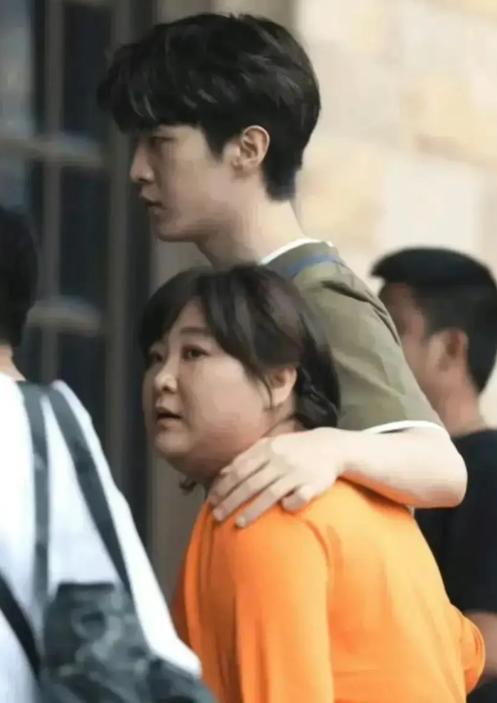 贾玲没想到，生子传闻真相大白2年，范丞丞竟走上了另一条上坡路