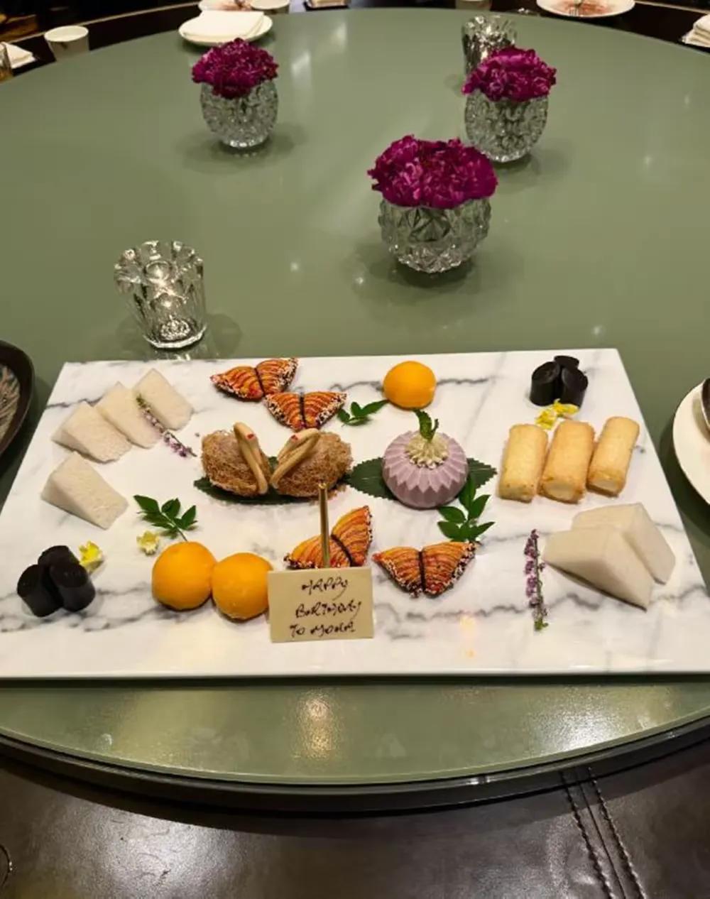 郭富城为爱妻庆生！方媛孕肚藏不住，四肢纤细人很美，俩女儿可爱