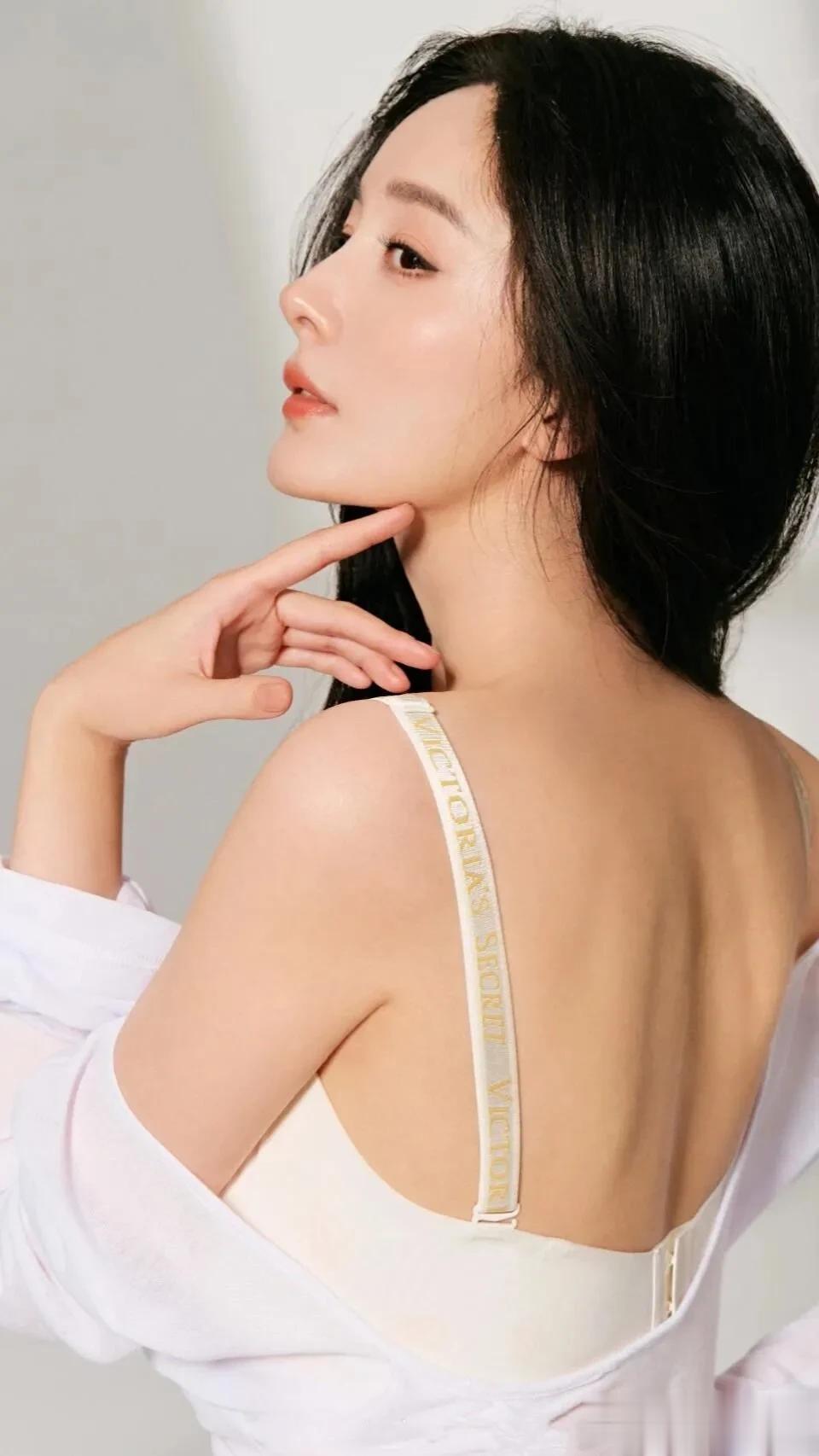 明星高清写真鉴赏｜杨幂，唯幂秀！颜值与身材并存