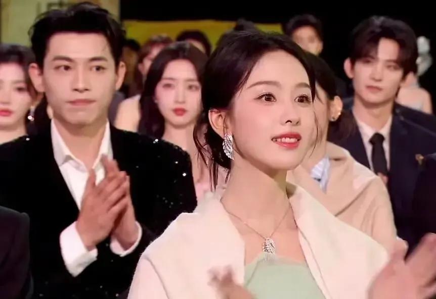 2025星光大赏内场直击：C位、热聊、争议全是瓜