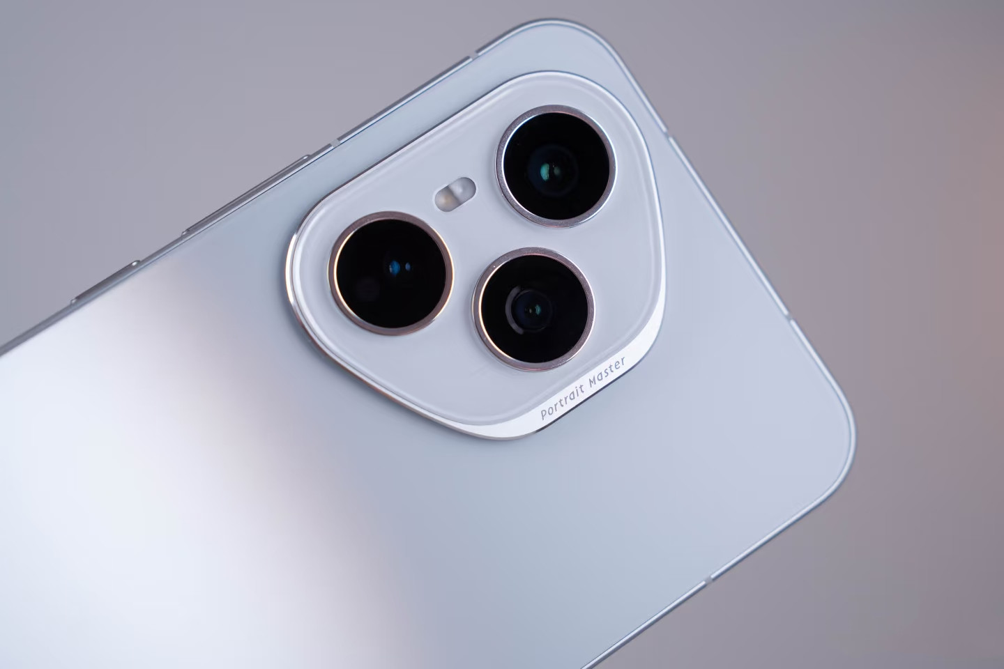 榮耀打響“價格戰”！超窄直屏+50倍變焦+7200mAh，跌至3099元