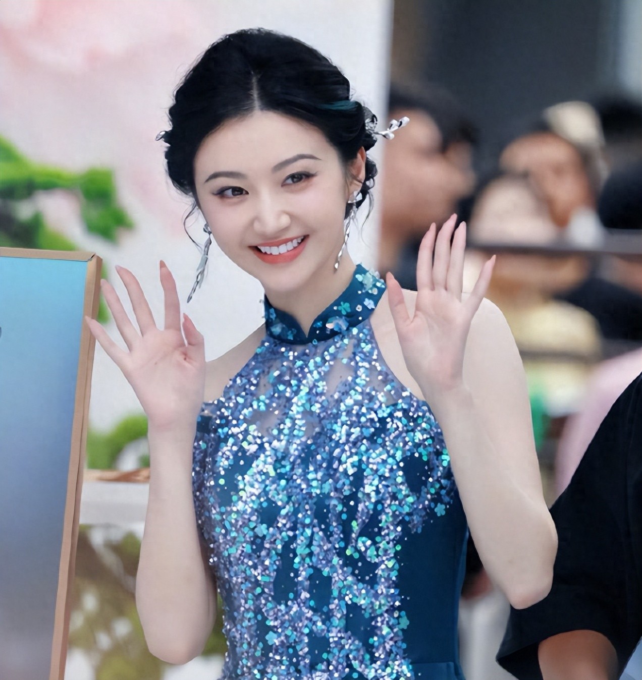 景甜《龙骨焚箱》路透绝美!黑长直民族风太清冷,男主状态不错!