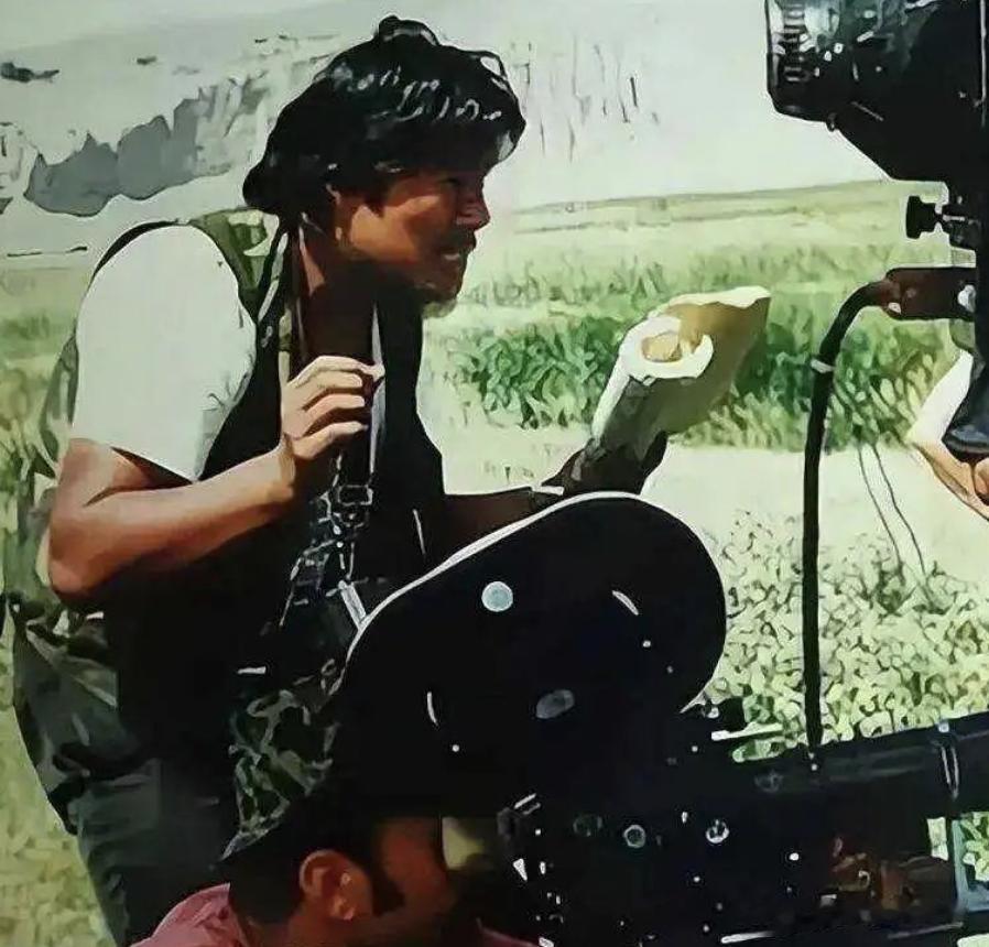 演员王星军:与关牧村离婚34年,66岁未再婚,如今居住在美国