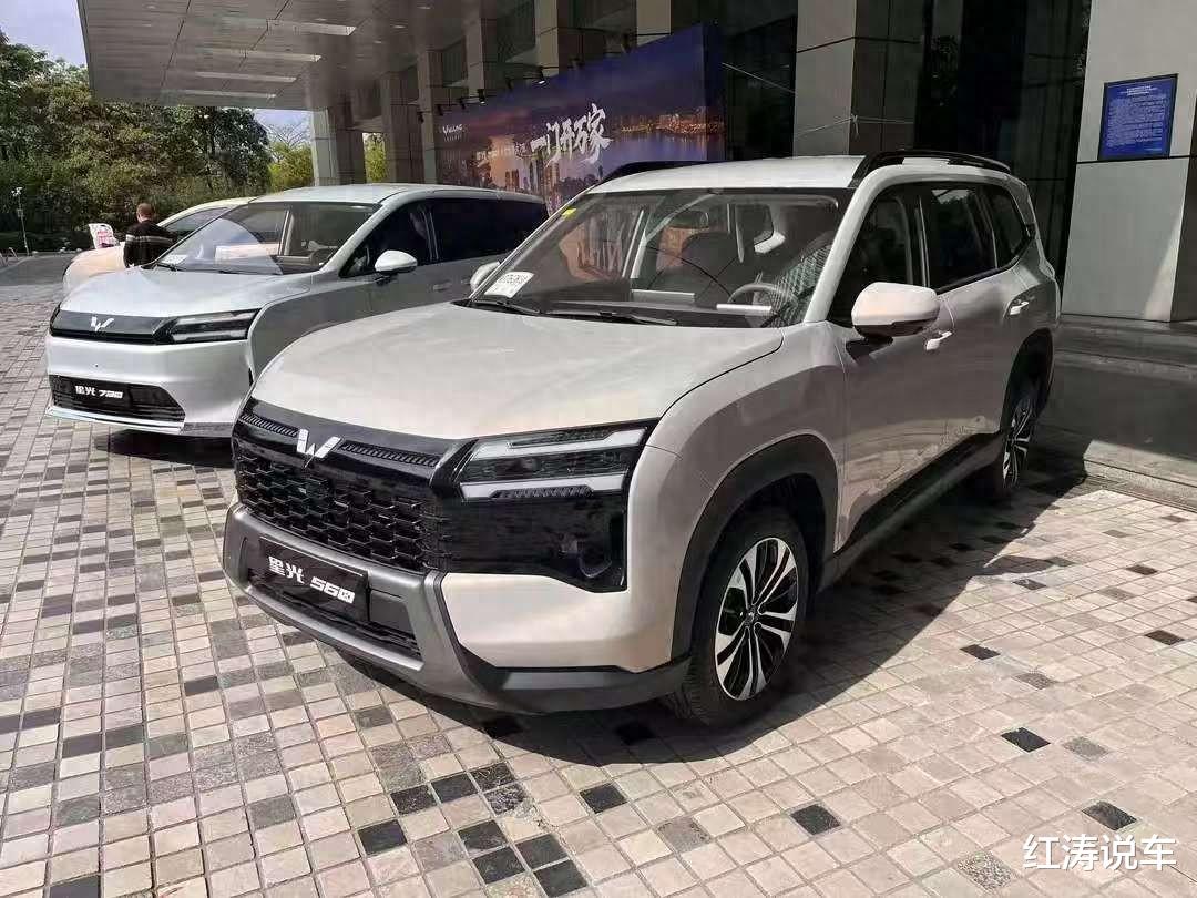 五菱星光560实车现身,外观大气,轴距2810mm,5/7座,三种动力