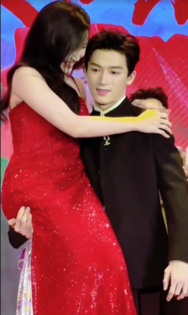 陈飞宇“婚庆式剧宣”在全网火了，把内娱的浮夸可笑展现淋漓尽致