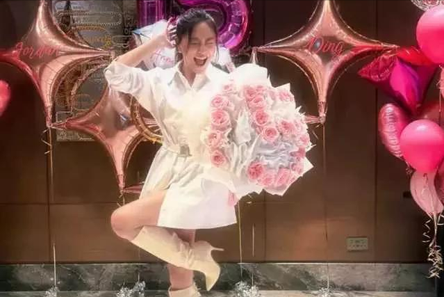 夫妻本是同林鸟 ! 这一次 , 应采儿也救不了又瘦又老眼皮下垂的陈小春