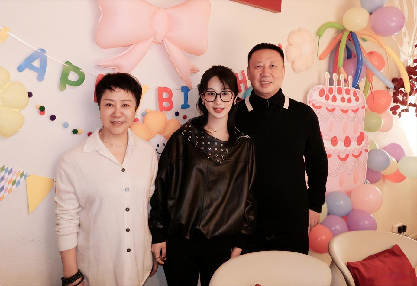 一场生日，戳穿了杨紫在演艺圈的地位，原来肖战一个字都没说错