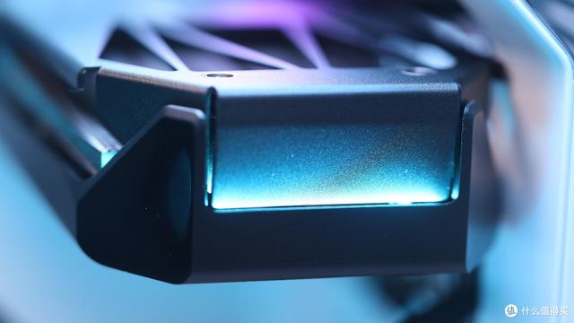 撼訊RX 9060XT暗黑犬16G評測：玩轉平衡藝術，性能與靜音我全都要