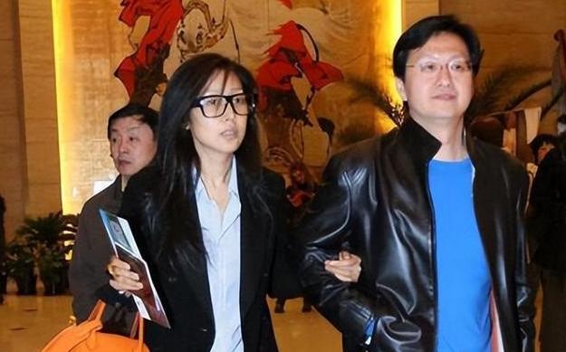 53岁孙悦现状：嫁大9岁二婚富豪，生冠军儿子，状态比20岁还要好