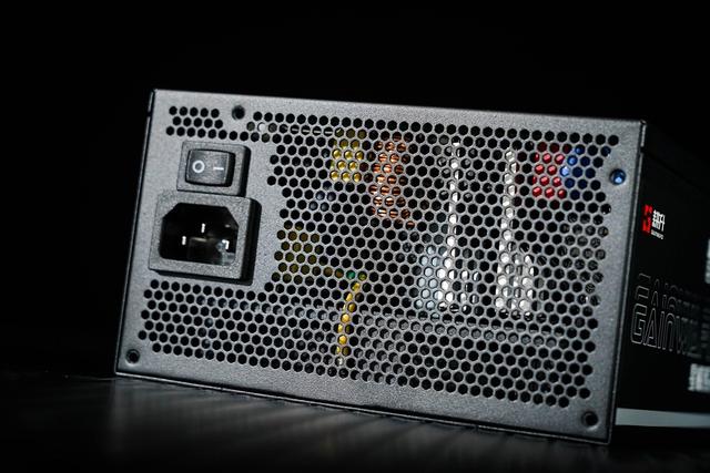 耕升星极破冰1000D电源评测 足千瓦超白金水准