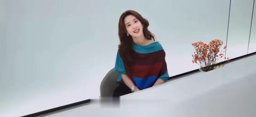 章泽天工作进度真快！首录播客第一期嘉宾是刘嘉玲，3亿豪宅超大