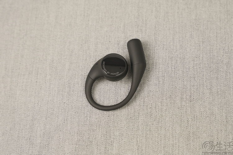 榮耀Earbuds開放式耳機小測：掛耳低音炮，開放還降噪