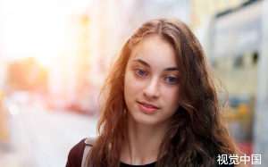 女儿水杯总不干净后我给她换了指纹杯，同学家长却在群里点我：你把她水杯锁起来，是要渴死我儿子吗？