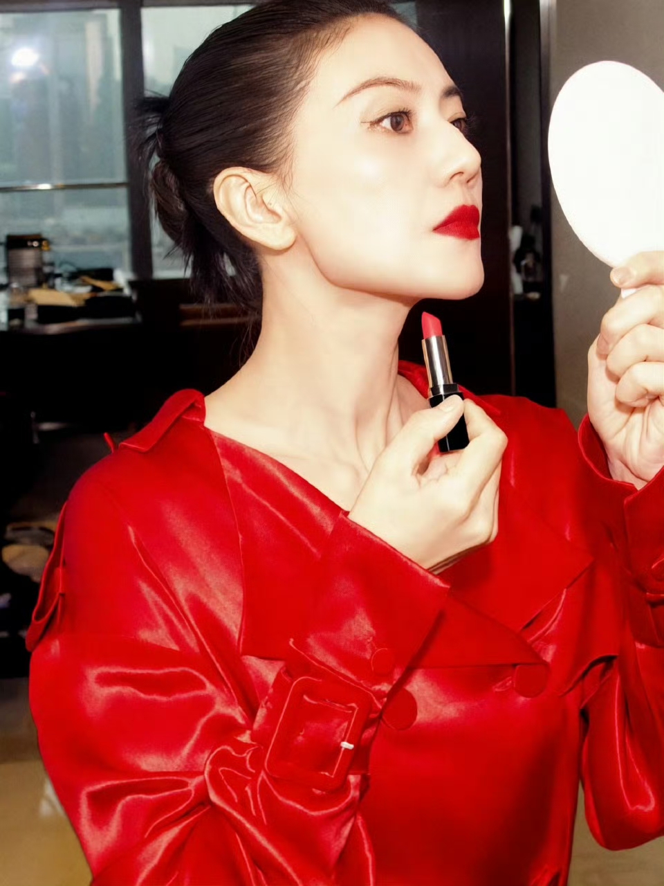 高圆圆阿姨红唇烈焰,韵味十足