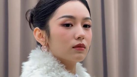 巴黎这一夜，蔡依林逆生长美绝了，周也扛住镜头，却被周迅惊艳！