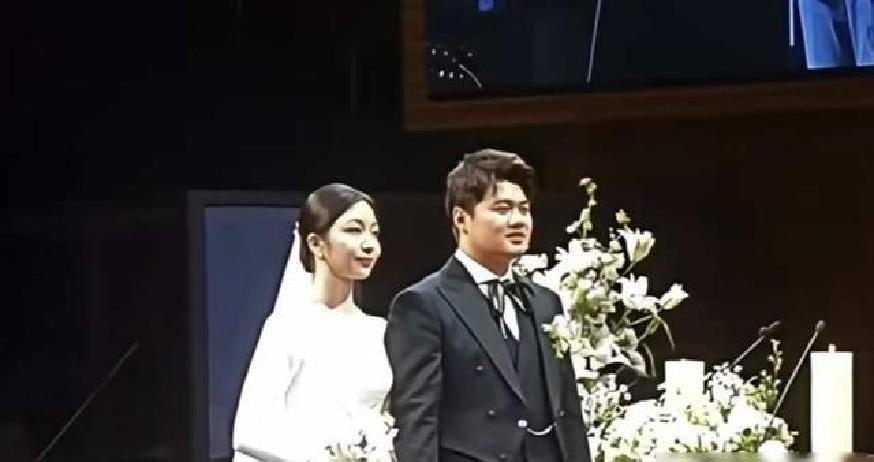 车仁表长子结婚，网友：58岁的父亲比27岁的儿子帅多了