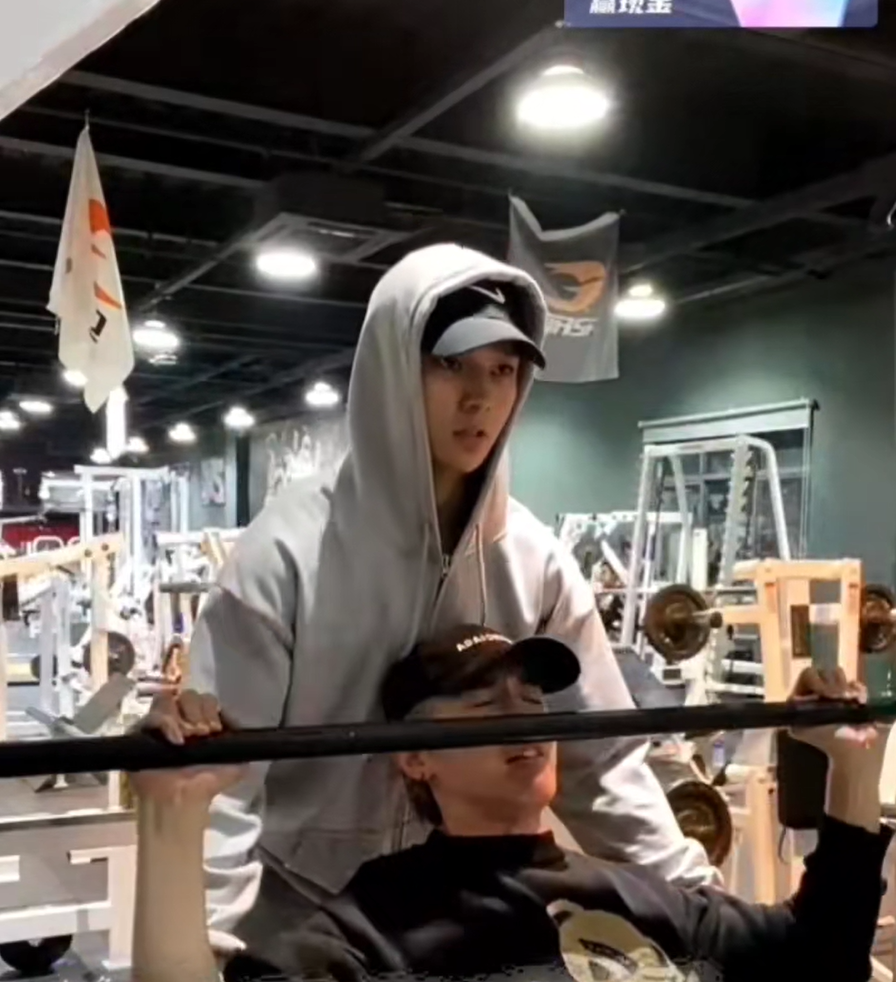 短剧男主入行前都做啥工作？健身教练、高铁售票员，还有说书博主