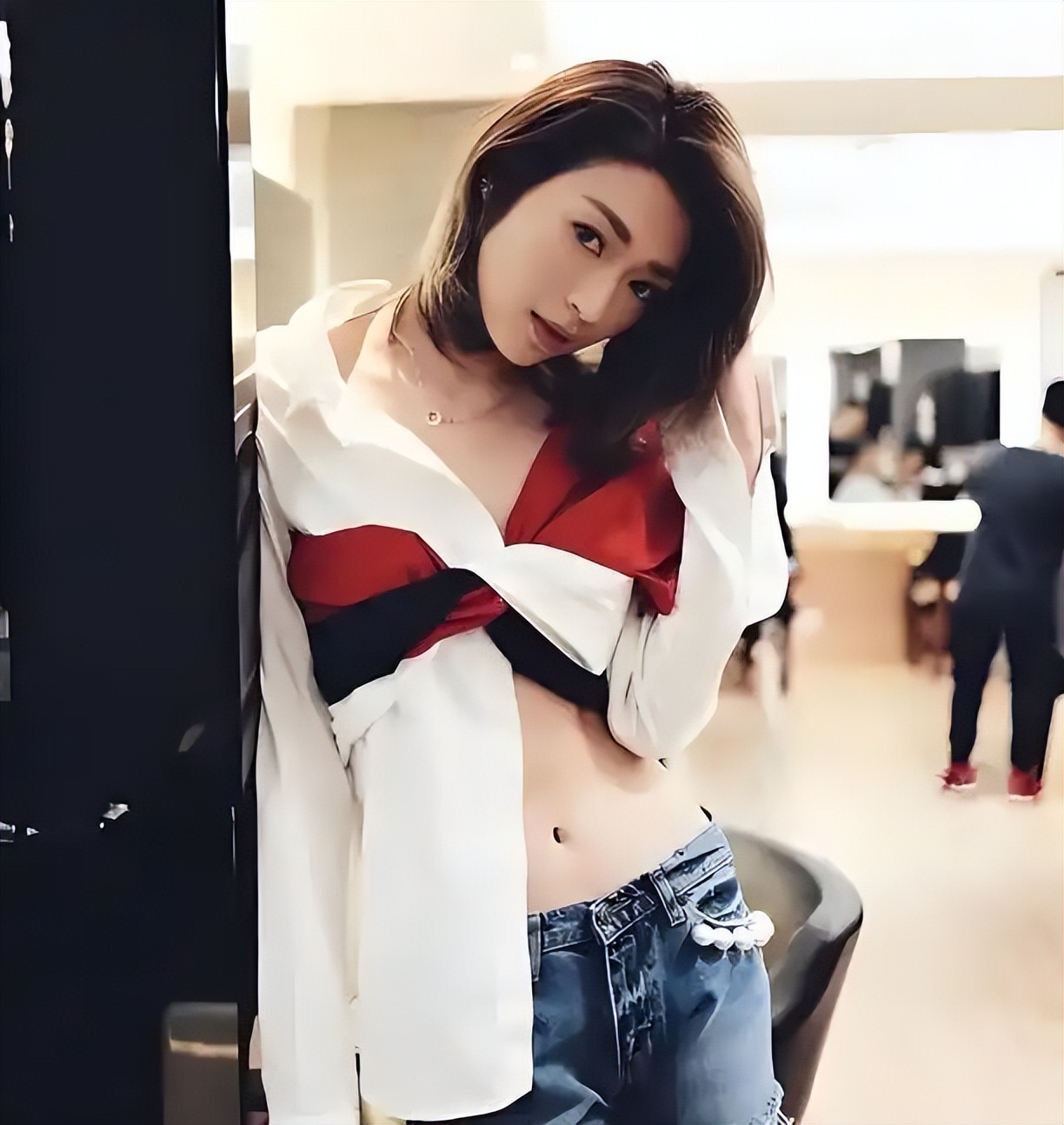 16岁就很有韵味，4年交往19个男人，找到老实人接盘后收心做人妻