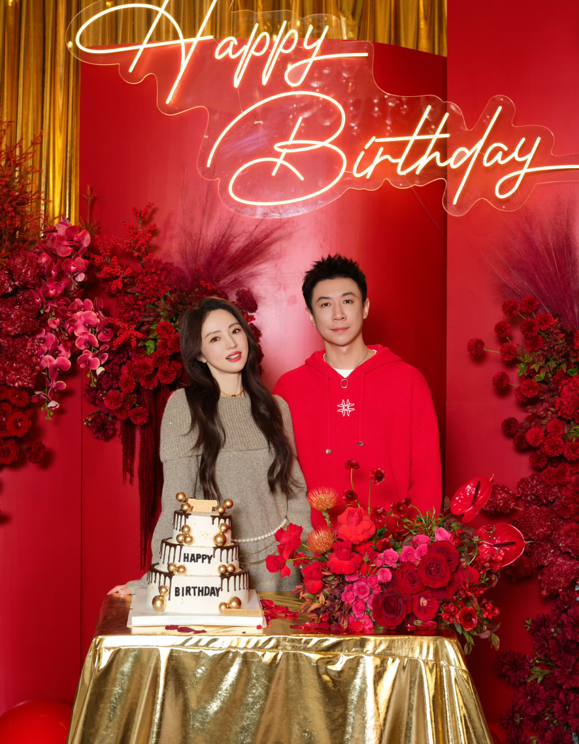 友人晒与董璇张维伊聚餐照，姜潮麦迪娜夫妇、主持人杨帆也来了