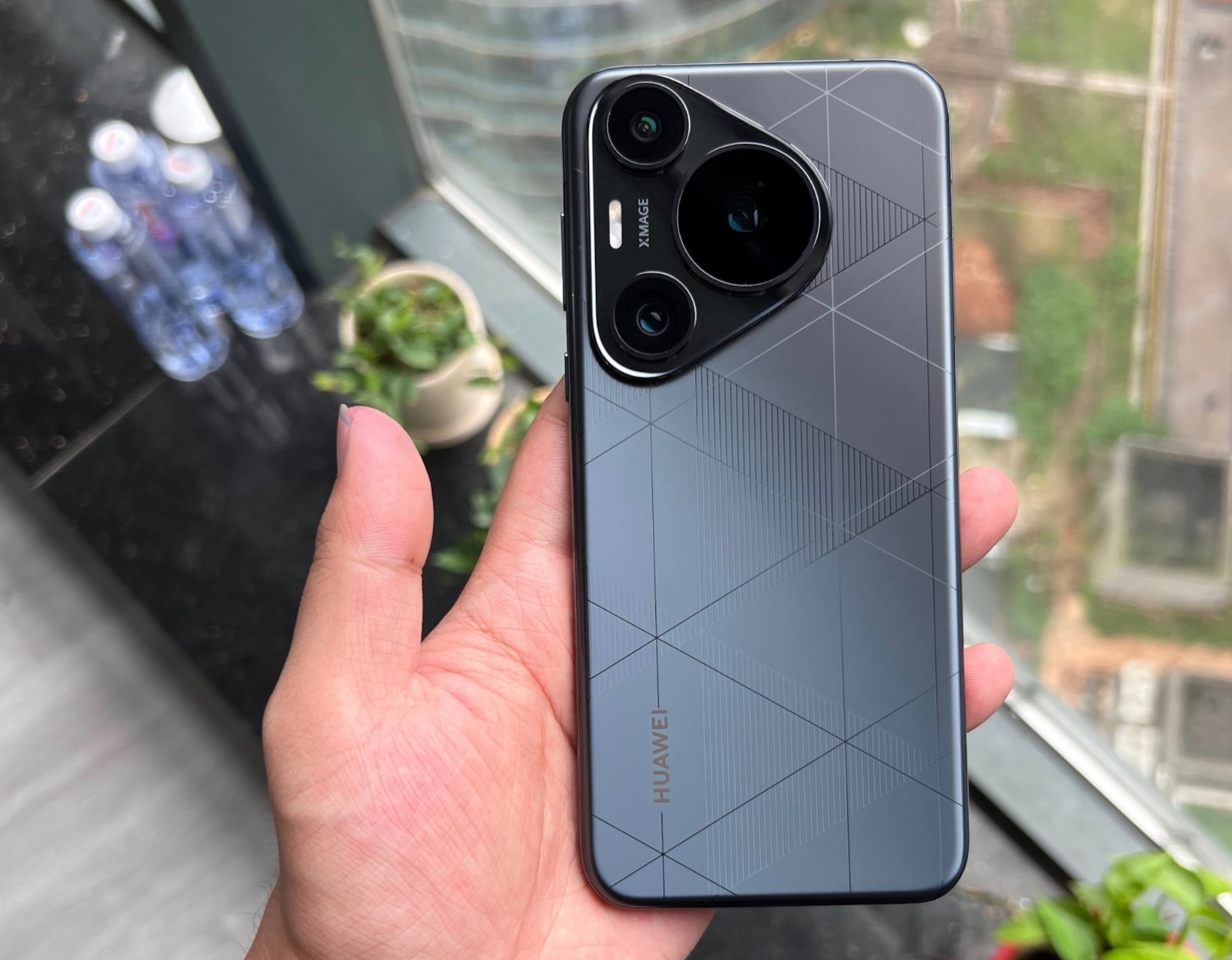 华为放弃高利润！麒麟芯+16G+512G突降2500元，纯血鸿蒙+卫星通信