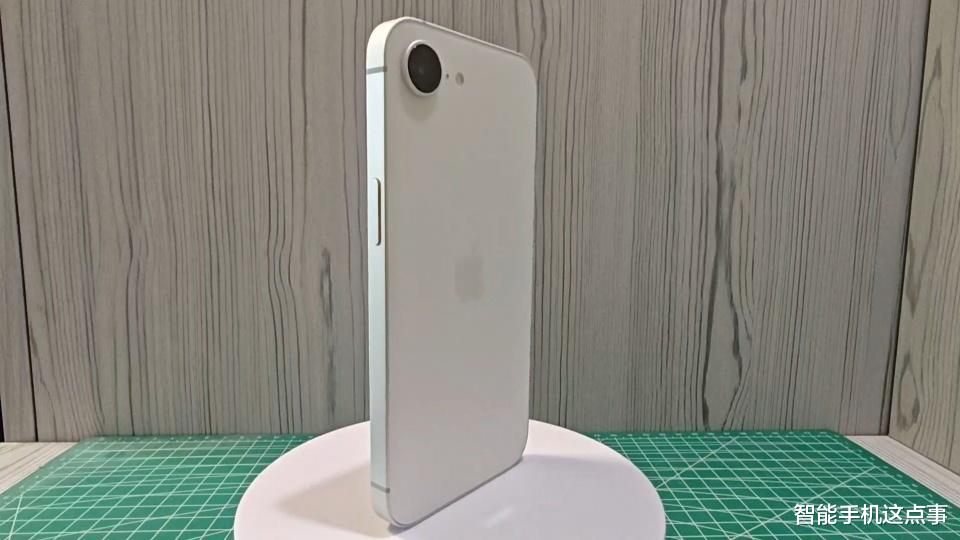 明年春季見！iPhone17e逆勢迭代，Air 2卻因賣不動被迫延期！