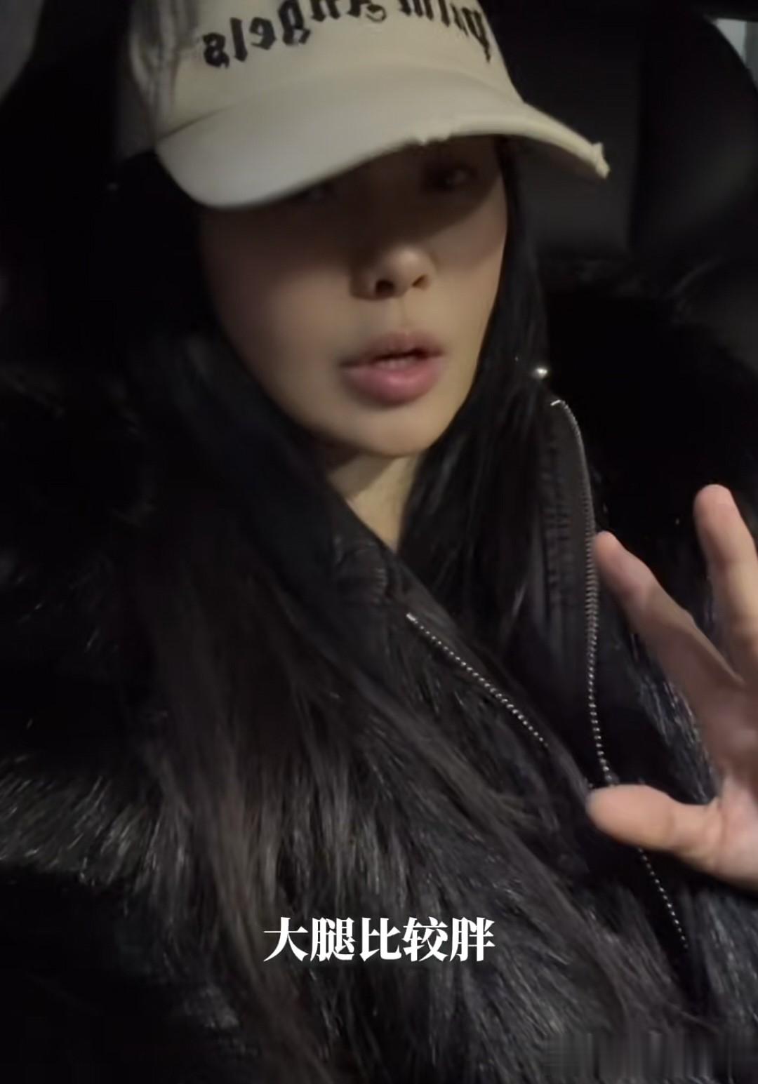 57岁伊能静轻断食减肥，104斤嫌腿粗，有小肚子，一天只吃一顿饭