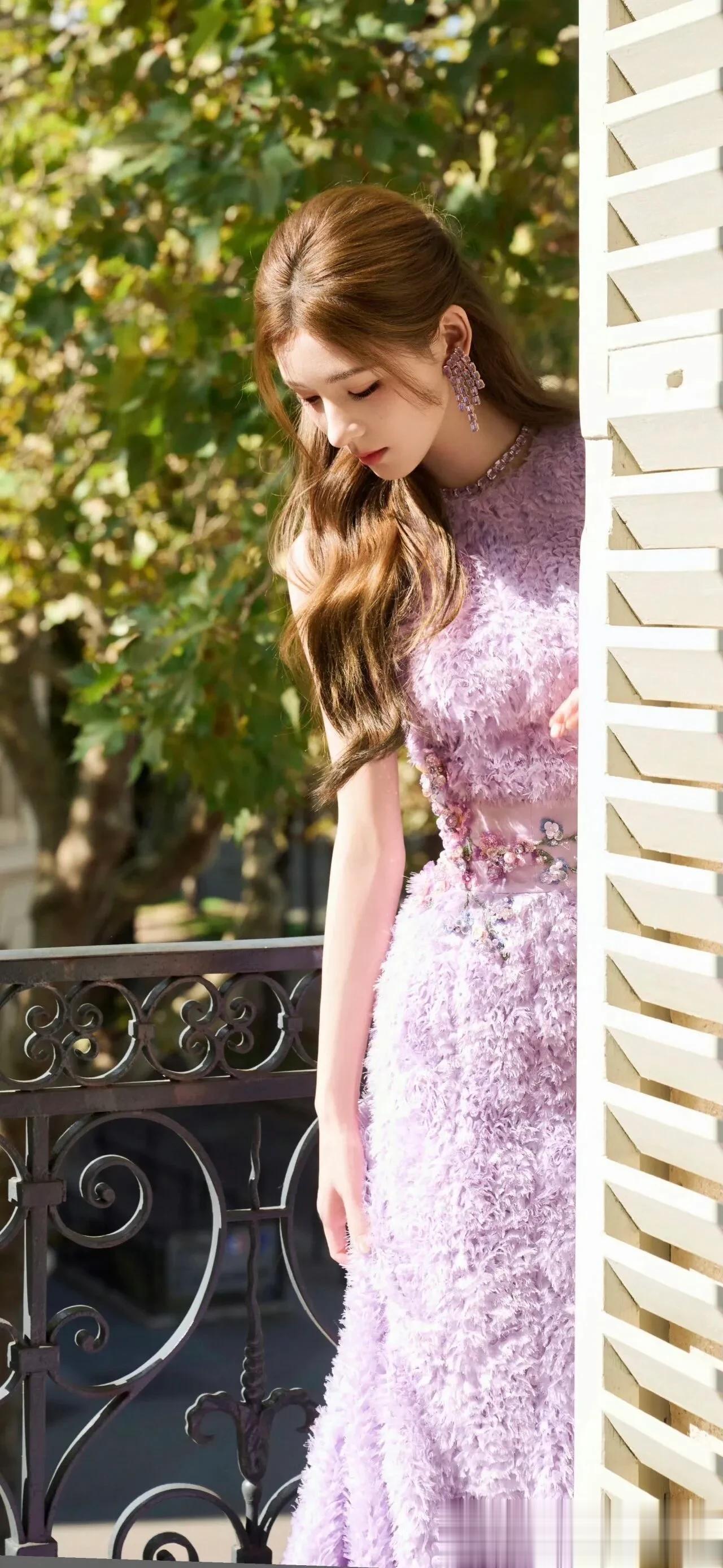 张予曦巴黎高定秀造型：把“在逃公主”穿在身上