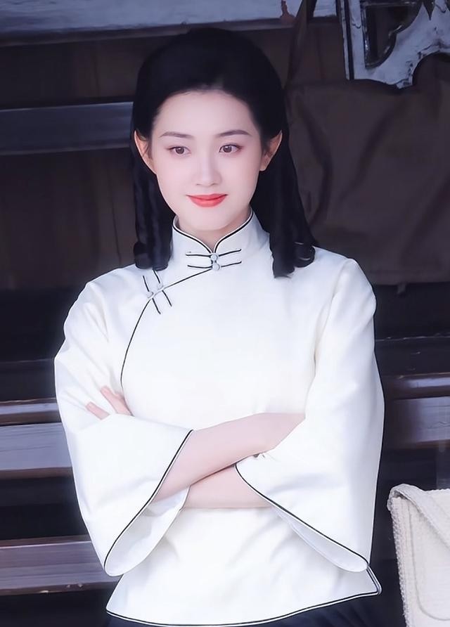 当韩雨彤碰到郭宇欣,差距一目了然,才懂郭宇欣为什么火了!