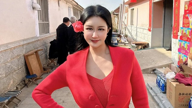 41岁女星官宣二婚，下嫁山东农村，晒简陋流水席，喝18元一件啤酒