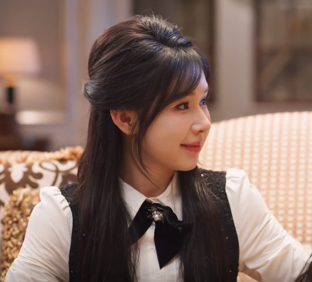 爱奇艺盛典这天：短剧演员“见光死”，网友直呼一个比一个难看！