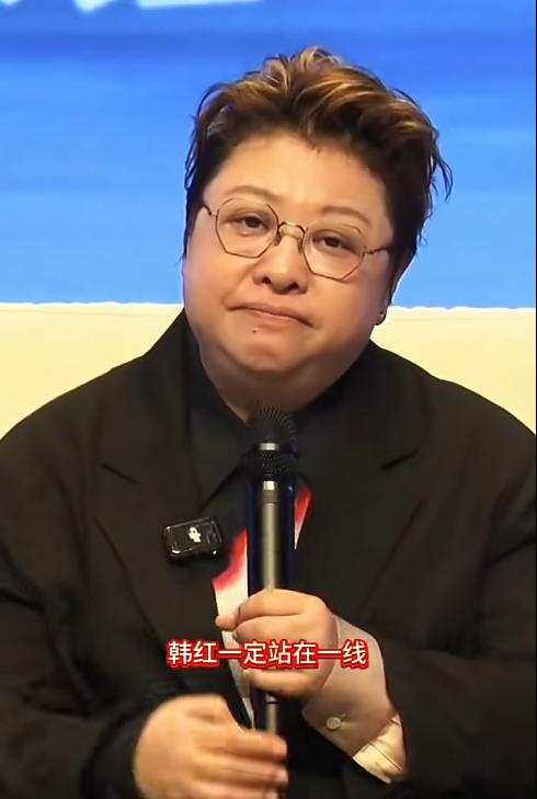 贪污上亿、假慈善？这次，当众落泪的韩红，再次印证孙燕姿的评价