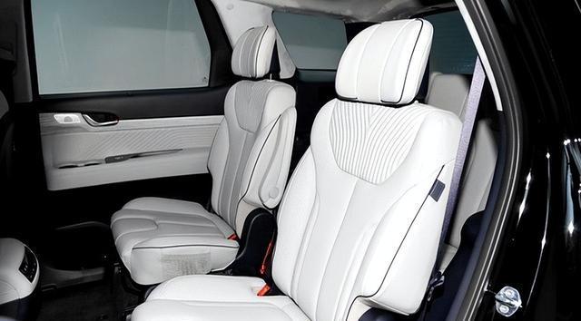 被遗忘的实力派。纯进口跌至22万,V6+8AT配大7座,比汉兰达漂亮