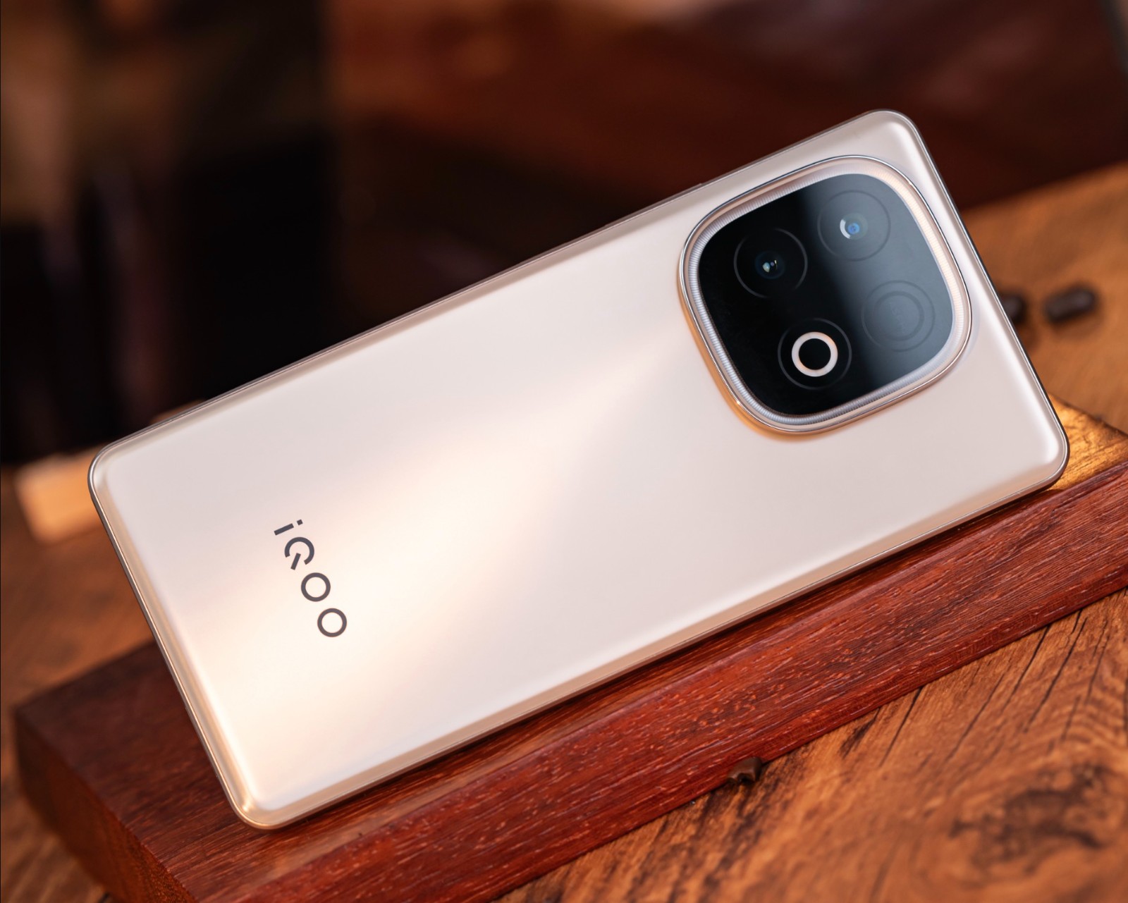 iQOO豁出去了，7620mAh大電池手機才賣1444元，跑分高達190萬