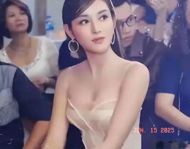 越南国宝级女神,美到发光