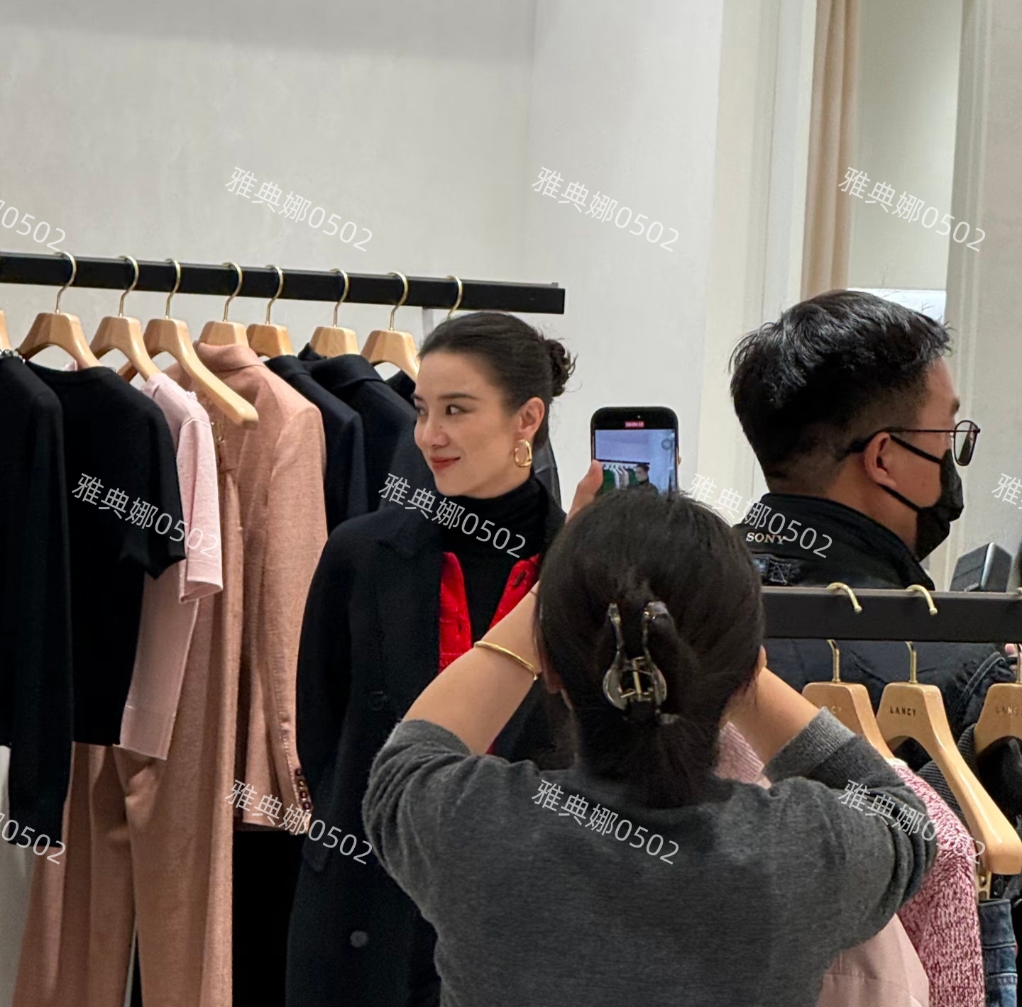 天啊，宋佳都45了怎么还那么漂亮？真人浓眉大眼又瘦又高好美好飒