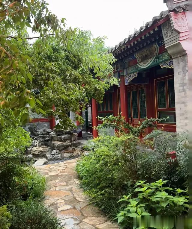李湘晒北京四合院豪宅，足不出户实现小桥流水人家，真的太豪气了