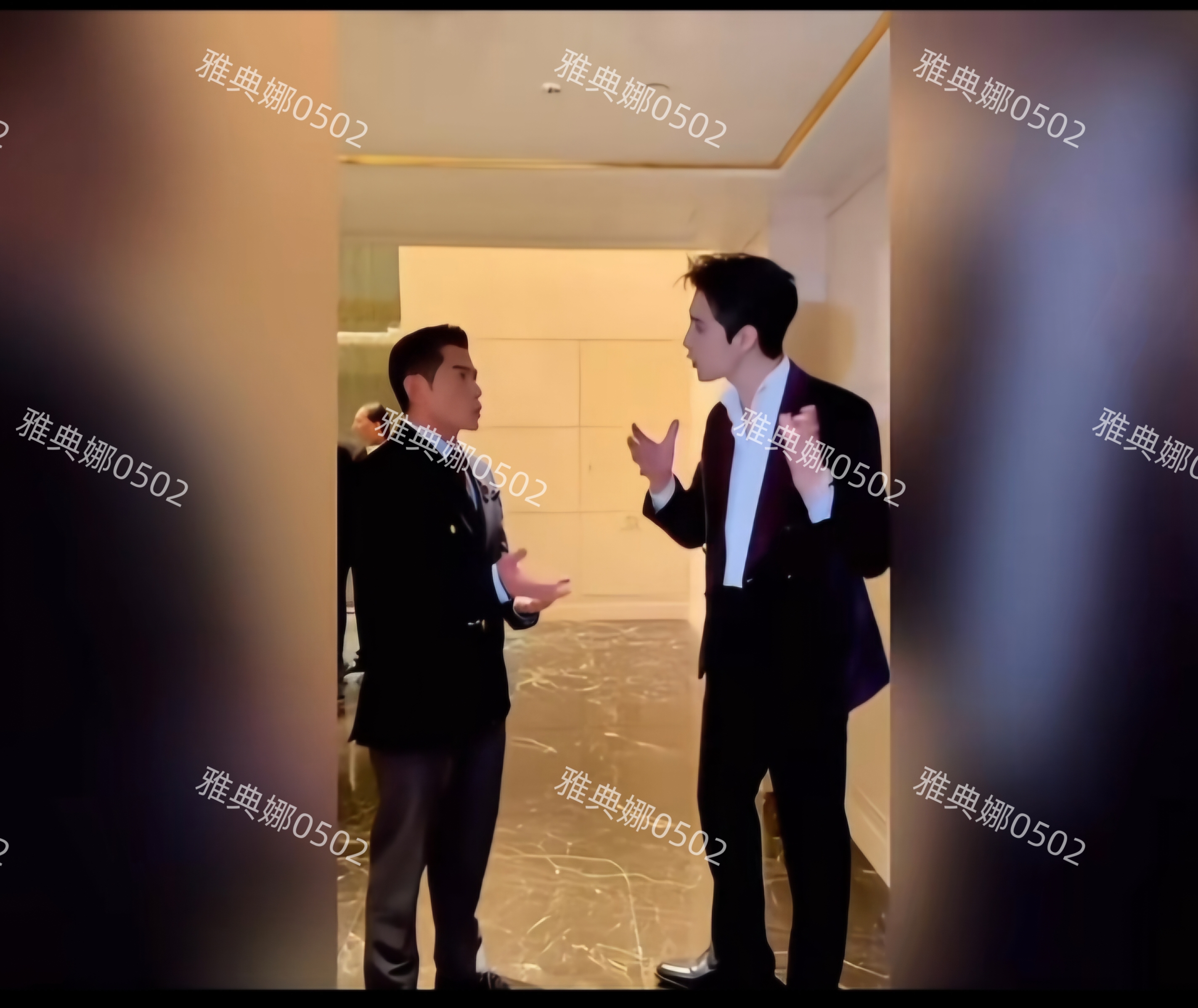 郭富城单看挺帅但跟1米84的阿云嘎站一起,需要仰着头看他太虐了