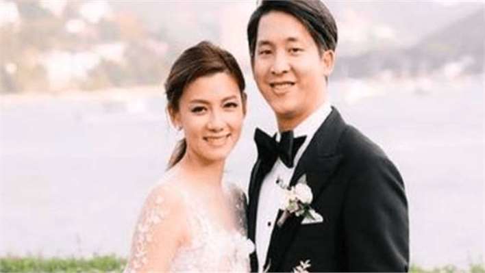 罗康瑞也没想到，他狠心抛弃的前妻，现在儿女为她狠狠出了一口气