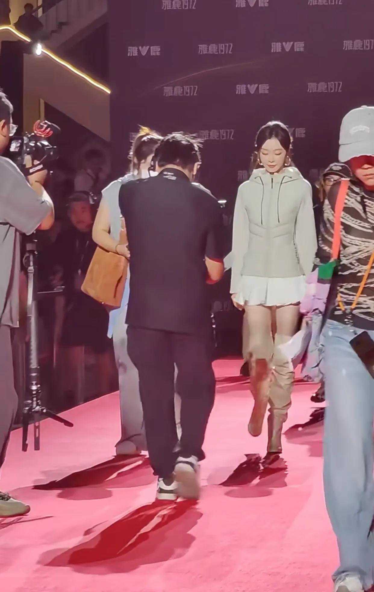 宋轶新造型再次封神，第一次见有人把羽绒服穿得这么好看，绝了