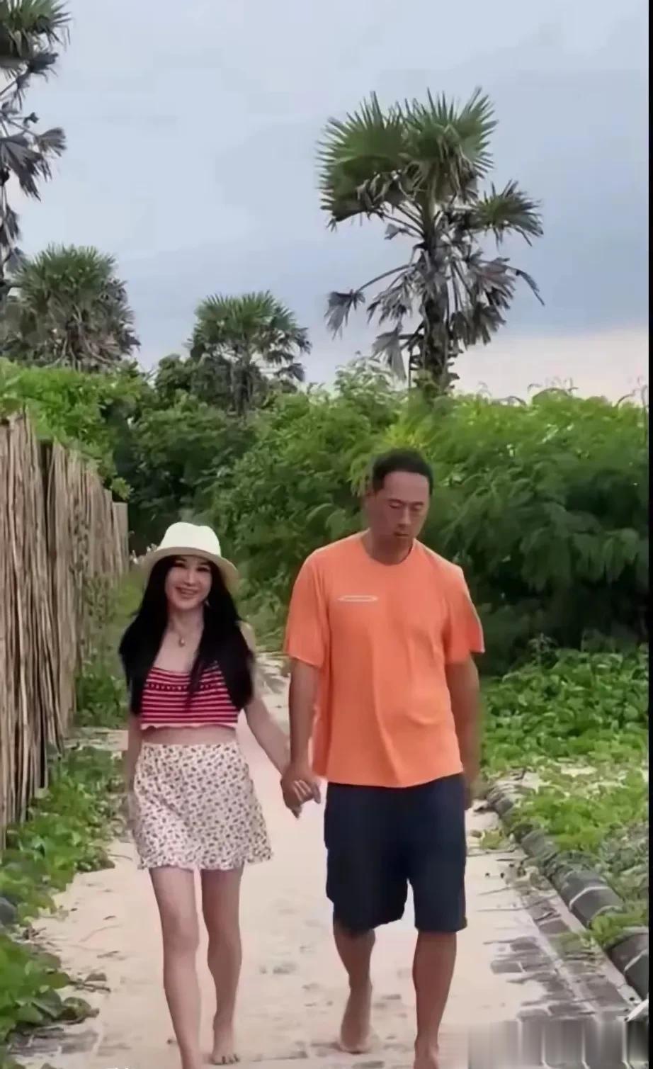 温碧霞老公亚太区瑞士银行总裁，很朴素的，跟普通人没两样！