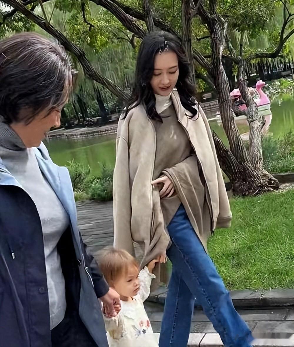 王鸥才是真清醒！住200平复式豪宅独自养娃，花10w请3位保姆照顾