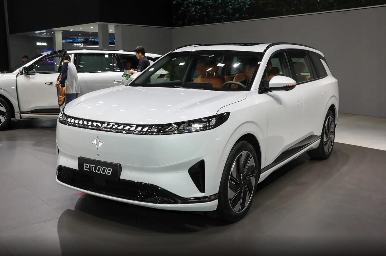 2025款东风奕派eπ008上市，19.36万起，对标零跑C16、唐EV