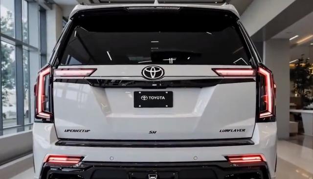 全新丰田大汉兰达曝光,颇有劳斯莱斯的架势,搭载2.4T混合动力